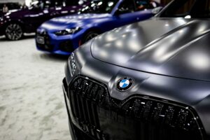 Marca forte não é escudo contra inovação: a lição que BMW e Volkswagen estão aprendendo com a China